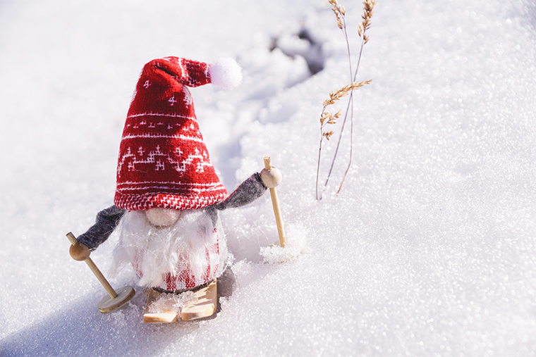 A Gnome Skiing - Outdoor activities could be good new traditions